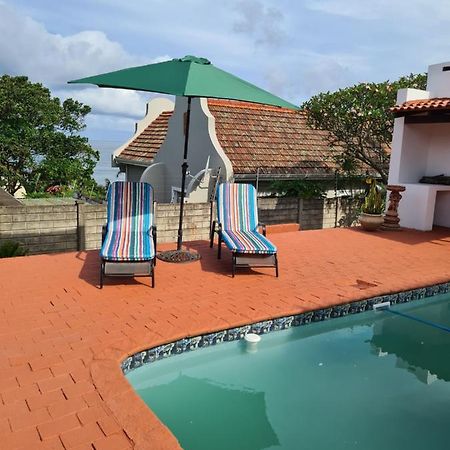 Indaba Manor On 413 Owen Ellis Dr Hotell Port Edward Exteriör bild