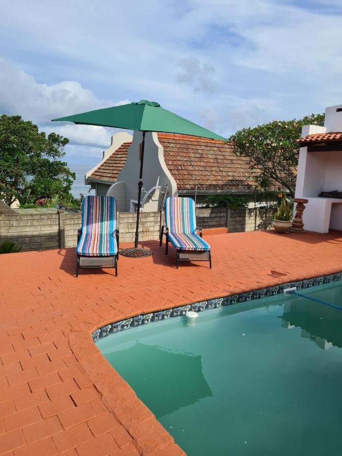 Indaba Manor On 413 Owen Ellis Dr Hotell Port Edward Exteriör bild